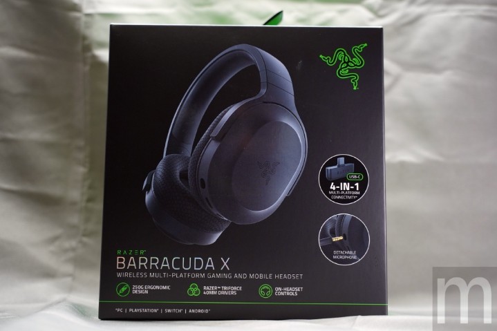 Razer Barracuda X 无线游戏耳机动耳听，更直觉地在不同设备切换使用