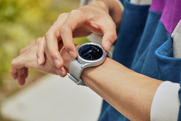 三星 Galaxy Watch4 全新世代登场，搭载全新 WearOS，硬件全面再升级